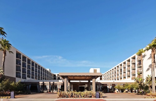 South Redondo Hotel | Relaxing Hideaway in Redondo Beach! Pet-Friendly, Balcony, Near Clark Stadium
