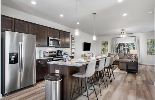 Chester House | Relaxing Home For Extended Stays~Insurance Displacements~Relocations~Travel Pros