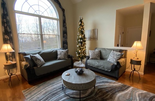 Sybertsville House | Relaxing home on wooded hillside lot in Eagle Rock Resort - E. R. Owners Only