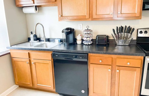 Spring Grove Village House | *Relaxing home that sleeps 10*