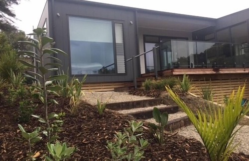 Russell House | Relaxing home with views over Matauwhi Bay and an easy walk to Russell township