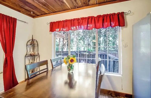Camp Meeker Cabin | Relaxing Hot Tub & Backyard for Lazy Days
