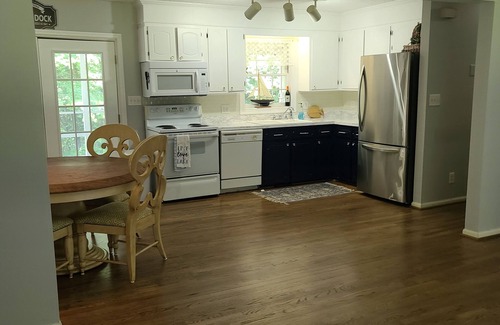 Manson Cottage | Relaxing Kerr Lake Cottage w/Private Boat dock - Pet Friendly!