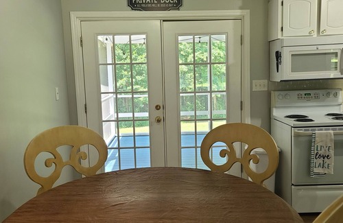 Manson Cottage | Relaxing Kerr Lake Cottage w/Private Boat dock - Pet Friendly!