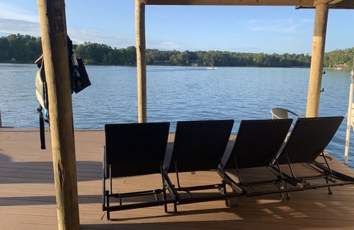 Huddleston House | Relaxing Lake Escape with sauna on the dock !