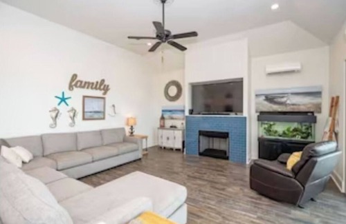 New Orleans East Area House | Relaxing lake house 30 minutes from downtown New Orleans