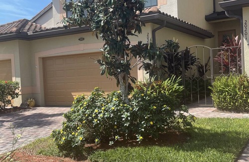 Gran Paradiso Condo | Relaxing lake view condo close to area beaches and attractions