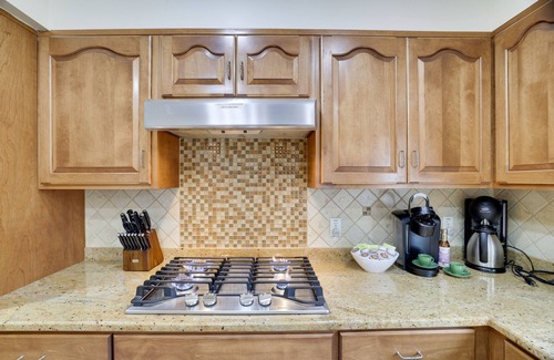 Henryville House | RELAXING LAKEFRONT! Private Fishing, Kayaks, Arcade, Poker Room and Home Gym!