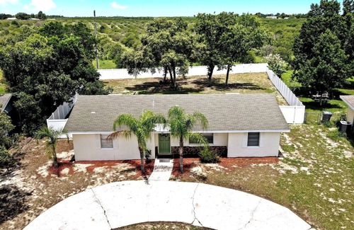 Babson Park House | Relaxing & Massage Chair & Putt Putt & Fenced Yard