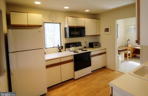 Basye Cabin | Relaxing Mountain Getaway with Hot Tub & Views! 6 minutes to Bryce Ski Resort