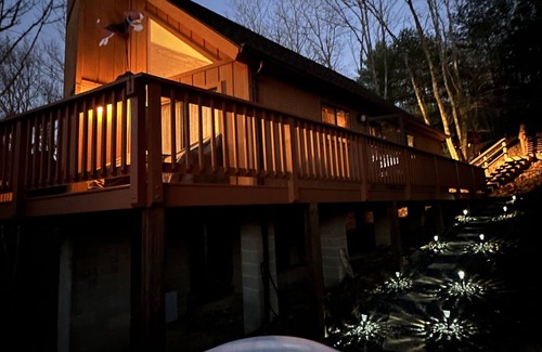 Basye Cabin | Relaxing Mountain Getaway with Hot Tub & Views! 6 minutes to Bryce Ski Resort