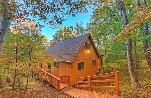 Basye Cabin | Relaxing Mountain Getaway with Hot Tub & Views! 6 minutes to Bryce Ski Resort