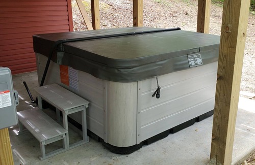 Fountain Run Cabin | Relaxing on lake time