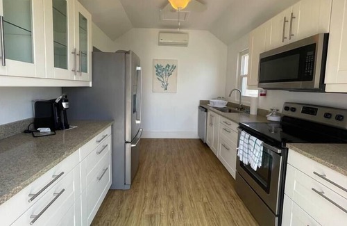 St. George's House | Relaxing One Bedroom with Patio Ocean Views