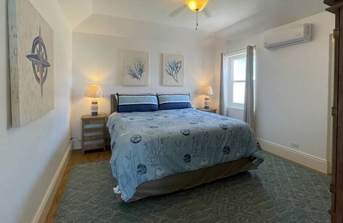 St. George's House | Relaxing One Bedroom with Patio Ocean Views