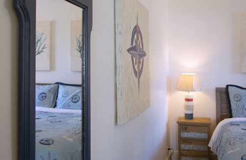 St. George's House | Relaxing One Bedroom with Patio Ocean Views