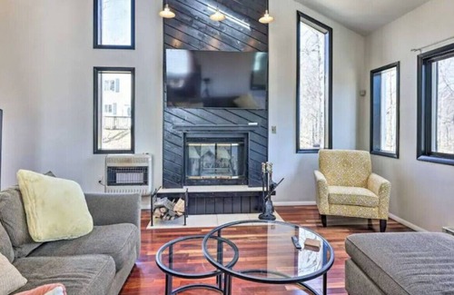 Tobyhanna House | Relaxing Poconos Retreat with Fireplace