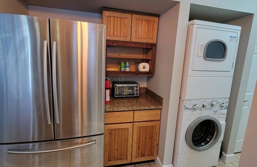 West Henrietta House | Relaxing Pool & Hot Tub House near RIT Inn