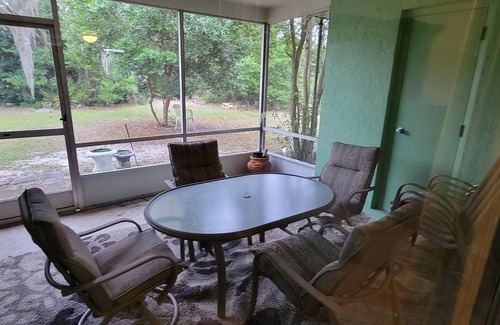 Sebring House | Relaxing, quiet getaway 2-bedroom house in Sebring