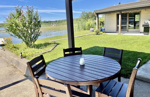 Pinckney House | Relaxing Ranch Style Waterfront Home-30 minutes from Ann Arbor