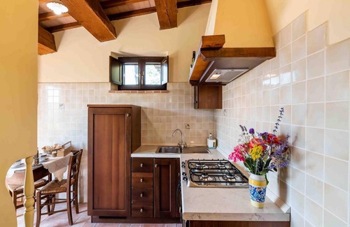 Monte San Martino Apartment | Relaxing Retreat with bike access