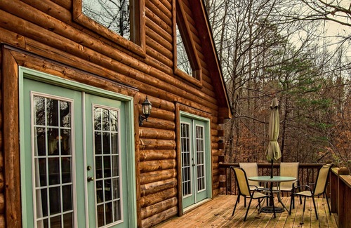 Rutherfordton Cabin | Relaxing 'Riverdance' Log Cabin is 2.7 miles from Tryon Equestrian Resort