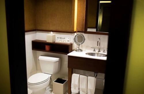 San Jose Hotel | Relaxing Room in Covetable Santana Row! W/Valet Parking, Outdoor Pool!