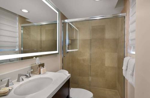 Central West End Hotel | Relaxing Room Right in the Heart of St. Louis! with Parkinga and Seasonal Pool!
