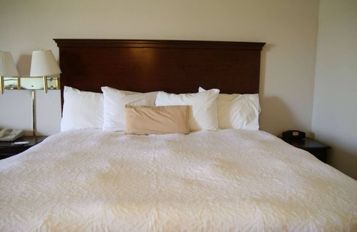 Selinsgrove Hotel | Relaxing Selinsgrove Locale - Business & Leisure Mix | 2 Units