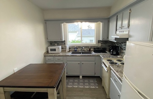 Cedar Rapids - Iowa City Apartment | Relaxing Space