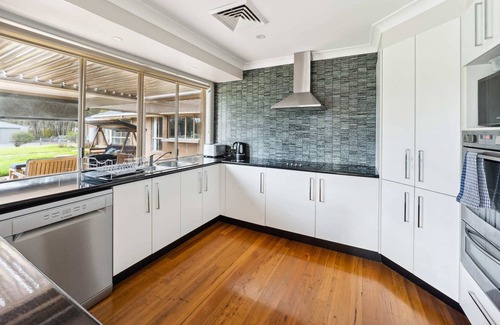 Oakville Apartment | Relaxing, Spacious 3BR Getaway Retreat