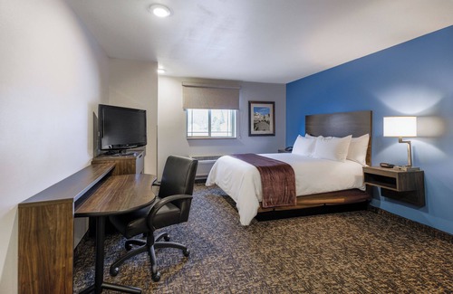 Tucson Hotel | Relaxing Stay | 1 Queen Bed & Recliner Near Parks