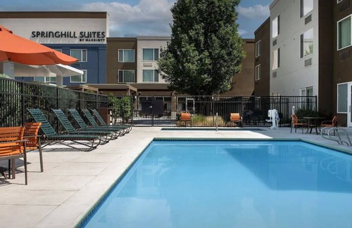 Southeast Boise House | Relaxing Stay! 4 Comfortable Units, Free Breakfast, Pool, Pets Allowed