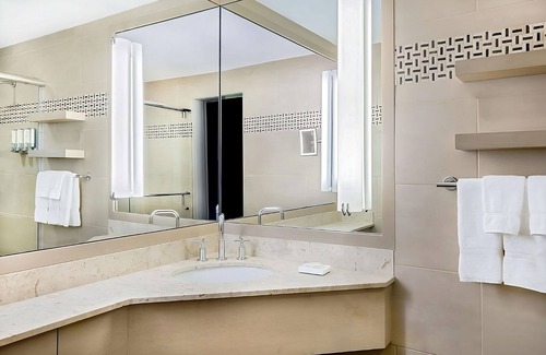 East Cambridge Resort | Relaxing Stay Near Harvard, Indoor Pool, Pet-Friendly Property!