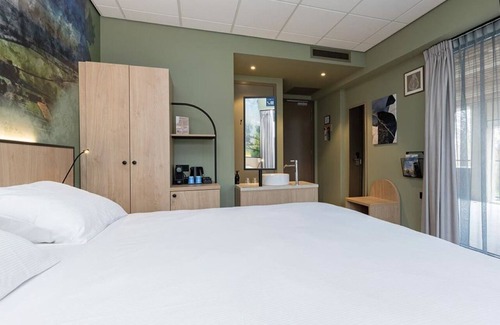 Marknesse Hotel | Relaxing Stay with Private Balcony & Garden Views Near Giethoorn