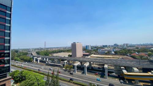 Jatinegara Apartment | Relaxing Studio Apartment H Residence By Travelio