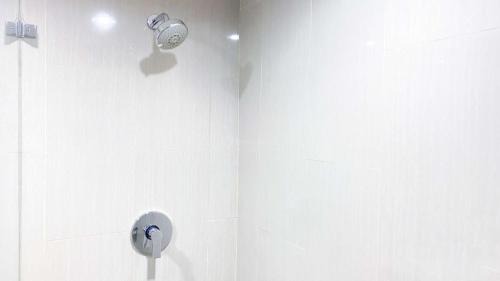 Jatinegara Apartment | Relaxing Studio Apartment H Residence By Travelio