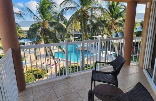 Crystal Harbour Apartment | Relaxing Studio w/Resort Views, Pool Access & Bar - Perfect for Couples