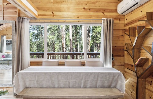 Arnold Cabin | Relaxing Swiss Chalet-Style Cabin