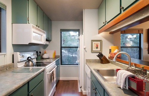 Lake Forest House | Relaxing Tahoe Getaway + Private Beach + Pool + Tennis