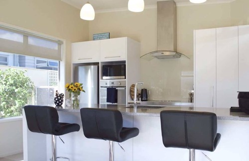 New Plymouth House | Relaxing Townhouse Near Coastal Walkway