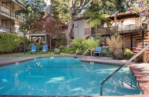 Barron Park House | Relaxing Unit with Heated Pool, Free Breakfast & Parking Near Stanford