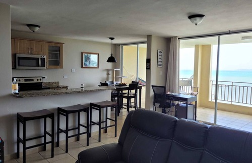 Sardinera Apartment | Relaxing View at a 3 Bedroom Marina Condo