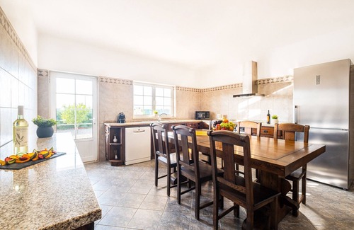 Carvoeiro Villa | Relaxing villa w/BBQ & heatable pool, Albufeira