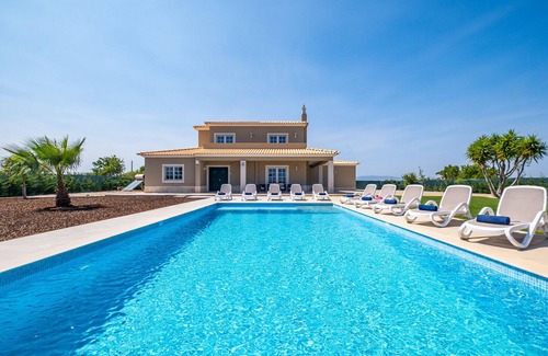 Carvoeiro Villa | Relaxing villa w/BBQ & heatable pool, Albufeira