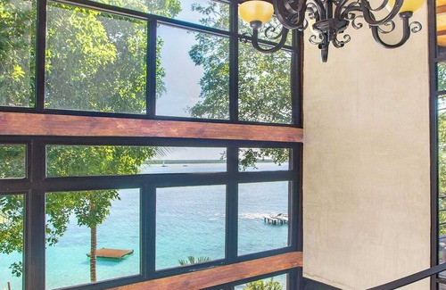 Centro Villa | Relaxing Villa with Private Lagoon Access and Scenic Views