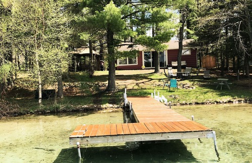 Waupaca House | Relaxing Waterfront Cabin Located On A Sandy Bottom Crystal Clear Lake.