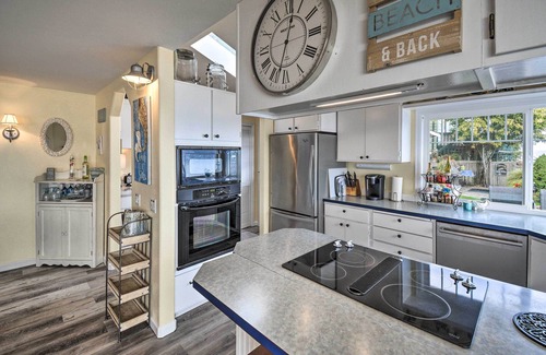 Tillicum House | Relaxing Waterfront Escape ~ 11 Mi to Olympia