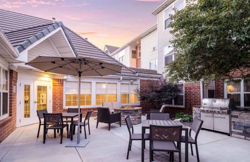 Lakewood House | Relish in an extended stay at our Lakewood, Colorado hotel