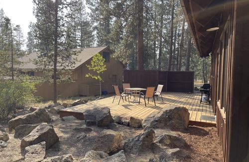 Sunriver Ski Chalet | Relisted after Remodel, Cedar Chalet, New Hot Tub, Top Guest Reviews, Dog OK